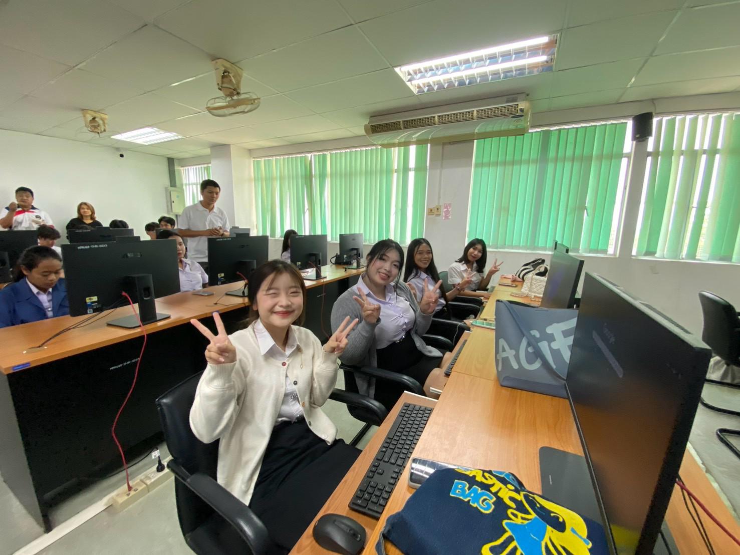 11. คณะเทคโนโลยีอุตสาหกรรม มหาวิทยาลัยราชภัฏกำแพงเพชร จัดโครงการอบรมและพัฒนาทักษะภาษาอังกฤษและมาตรฐานคอมพิวเตอร์ สำหรับนักศึกษาชั้นปีที่ 1